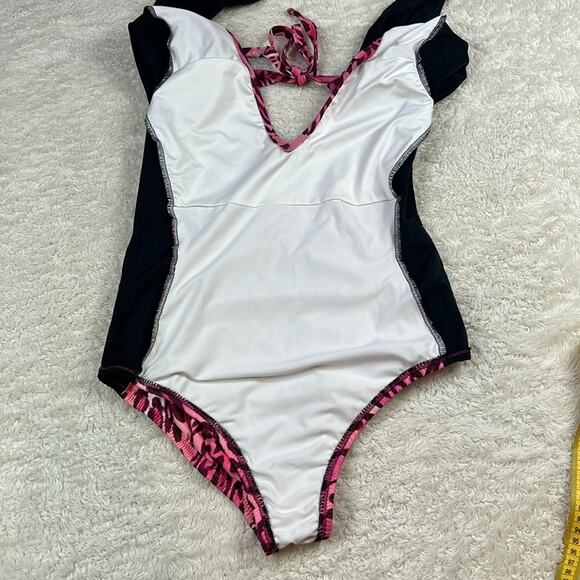Y Customs Swimsuit long sleeved pink leopard one piece suit, size large - Picture 10 of 11